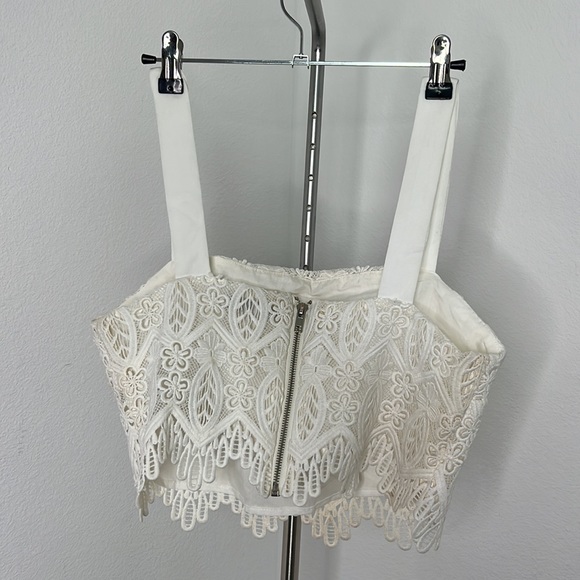 🔹 English Factory Lace Crop Top - Picture 2 of 4